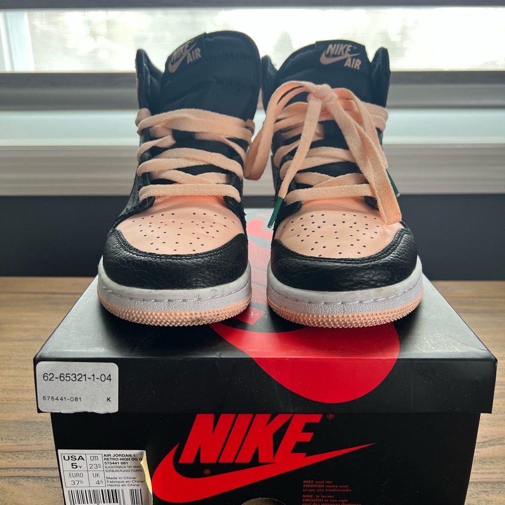 Air Jordan 1 Retro High OG- Black Crimson Tint (Size 5Y) - Picture 6 of 7